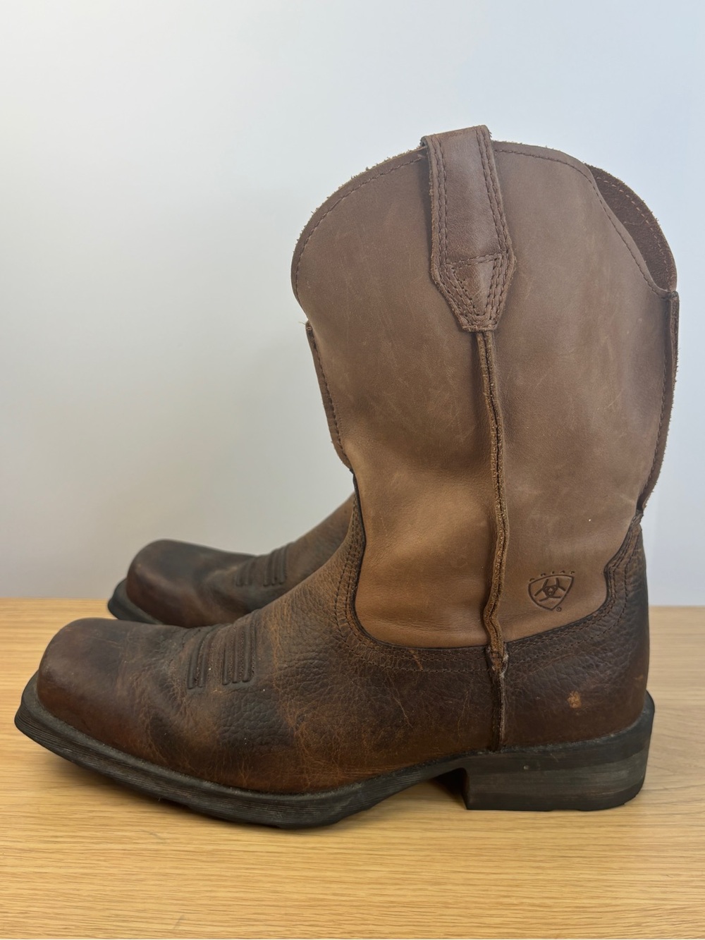 Ariat Men’s Rambler Western Boots in Earth and Brown Bomber Colorway Size 9.5